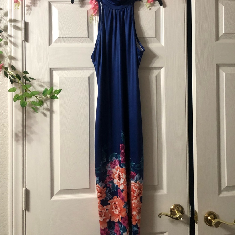 Form fitting. Sleeveless royal blue with flower pattern accent on the bottom